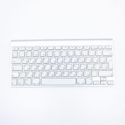 Apple bezdrátová klávesnice