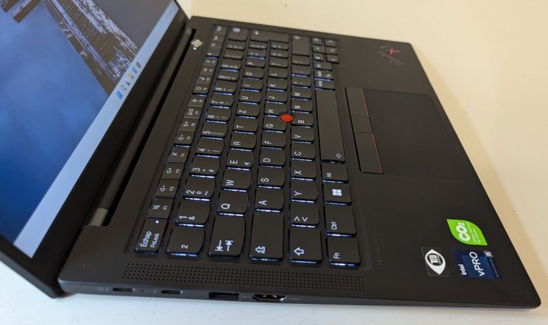 Lenovo ThinkPad X1 G10, i5 1245U /16 GB /256 NVMe - obrázek 3