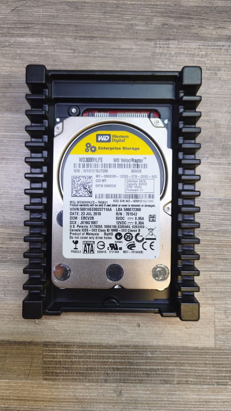 Western Digital VelociRaptor 300GB HDD 3.5" SATA II, 10.000 ot/min, 16MB (WD3000HLFS | 718037758911) - obrázek 2