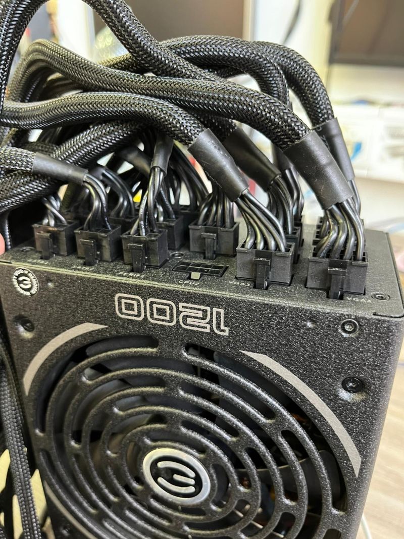EVGA SUPERNOVA 1200 P2 1200WAT - obrázek 2