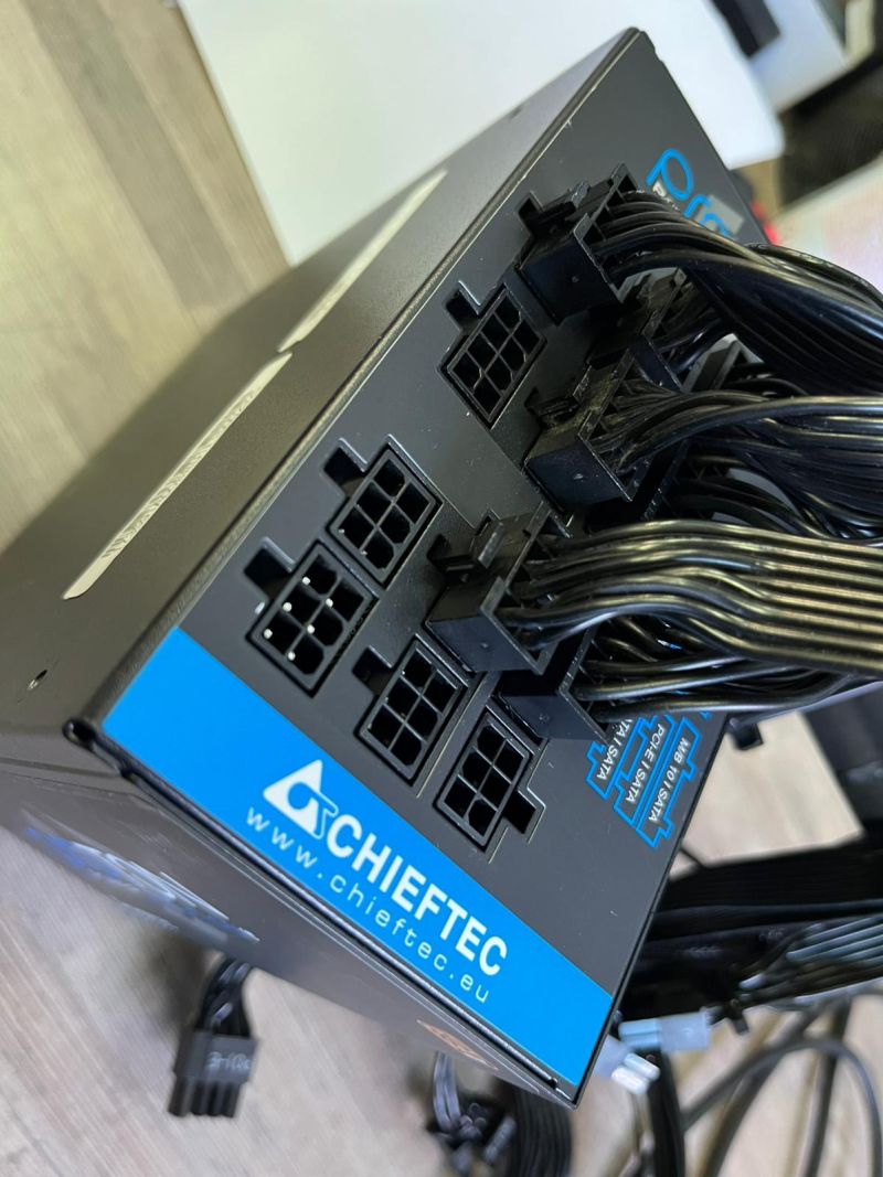 CHIEFTEC zdroj Proton, BDF-1000C, 1000W, 14cm fan, PFC, 80+ Bronze, Cable Management - obrázek 4