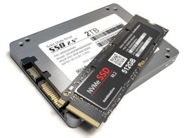 Jak přibývají nové technologie na poli datových úložišť, může být náročné vybrat si ten pravý SSD disk. Co znamená M.2? Co znamená NVMe? V tomto článku najdete přehledně rozdíly mezi jednotlivými pojmy.